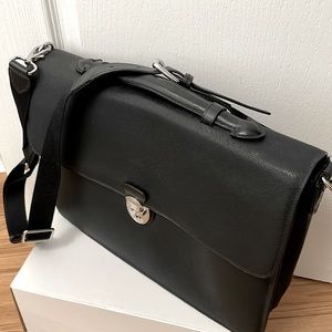 tumi all leather briefcase- excellent condition with absolutely no signs of wear